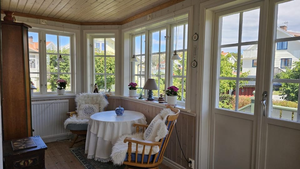West Coast house 50m from the harbor in Edshultshall House in Västra Götaland County