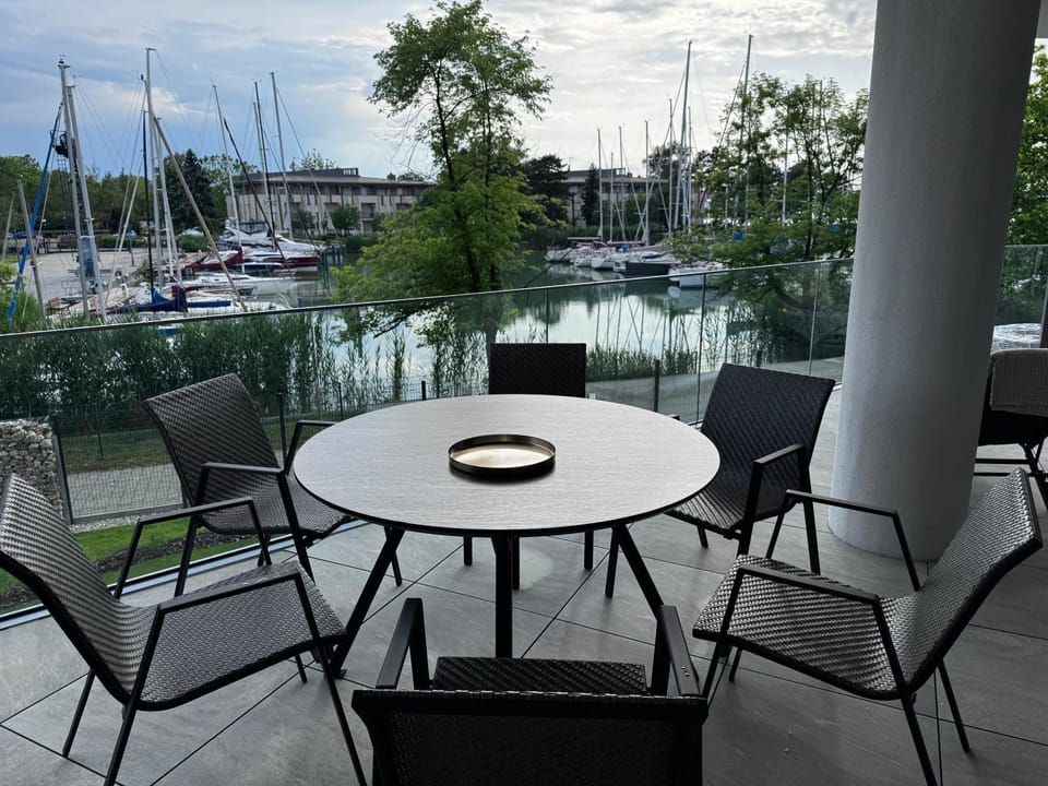 View (from property/room), Balcony/Terrace, Lake view