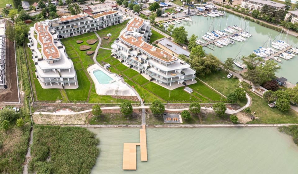 Property building, Bird's eye view, Location
