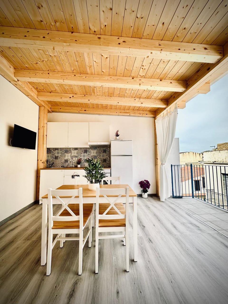 Day, View (from property/room), Balcony/Terrace, Kitchen or kitchenette, Dining area