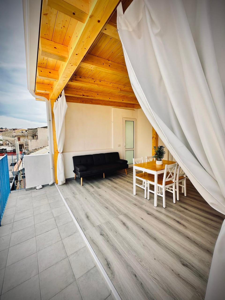 Day, View (from property/room), Balcony/Terrace, Living room, Seating area