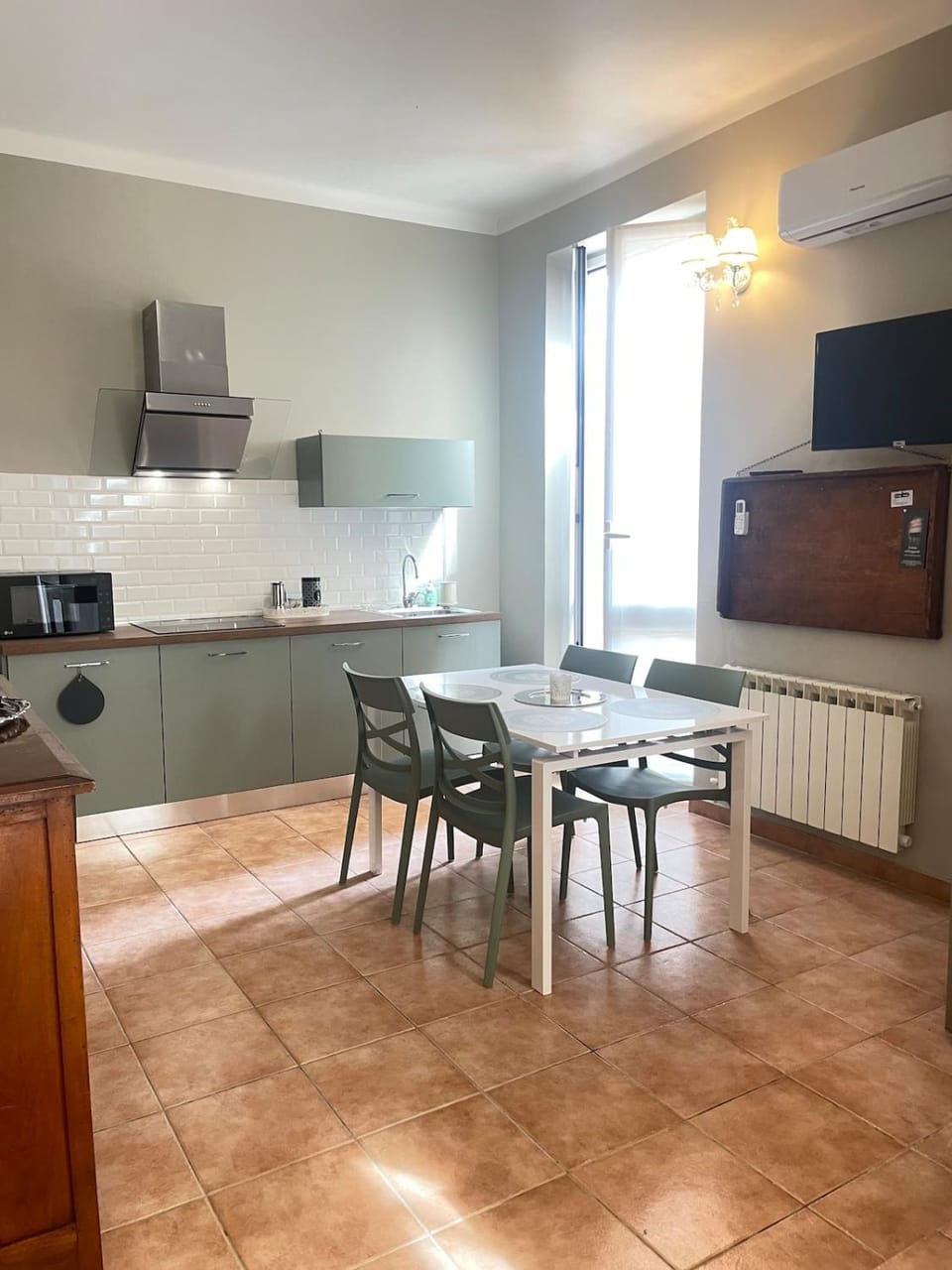 TV and multimedia, Kitchen or kitchenette, Dining area, dishwasher, microwave, pet friendly, stove, washing machine, air conditioner