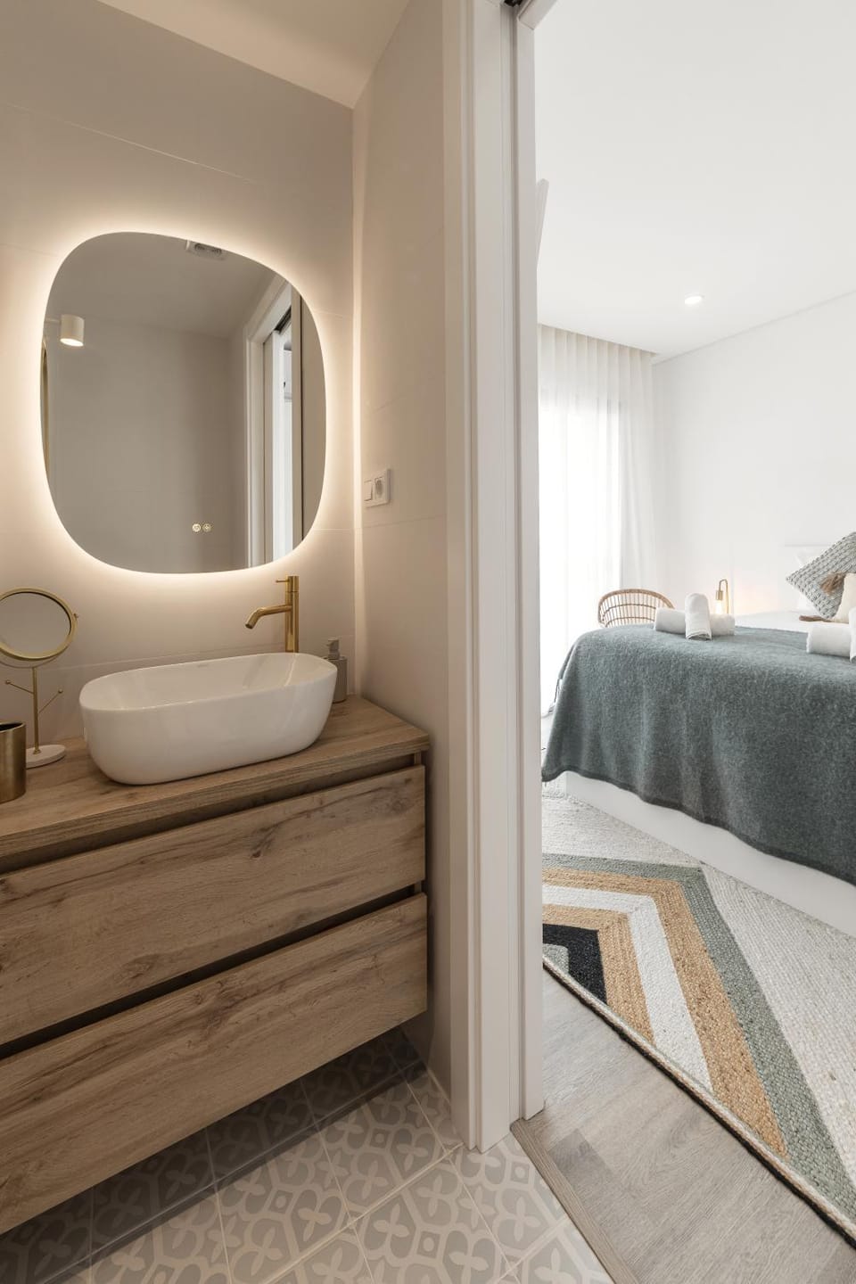Bathroom, towels