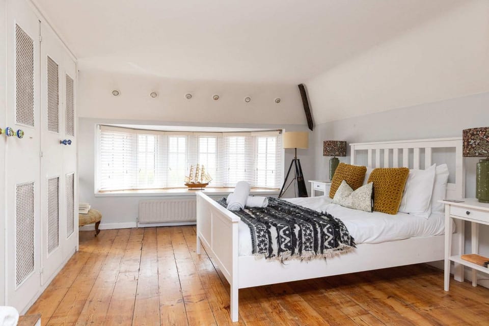 Cosy Character Cottage by the Sea House in West Wittering
