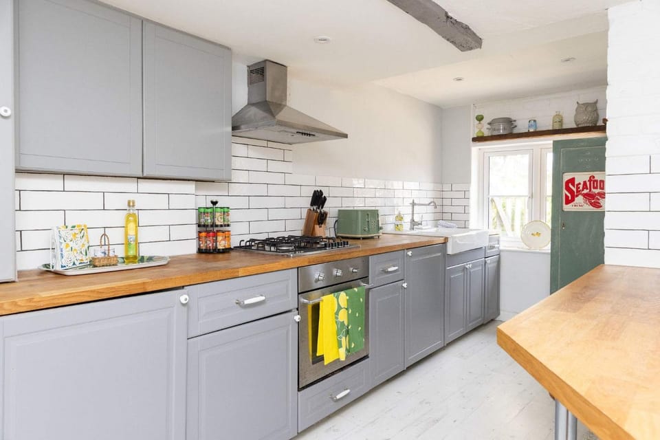 Cosy Character Cottage by the Sea House in West Wittering