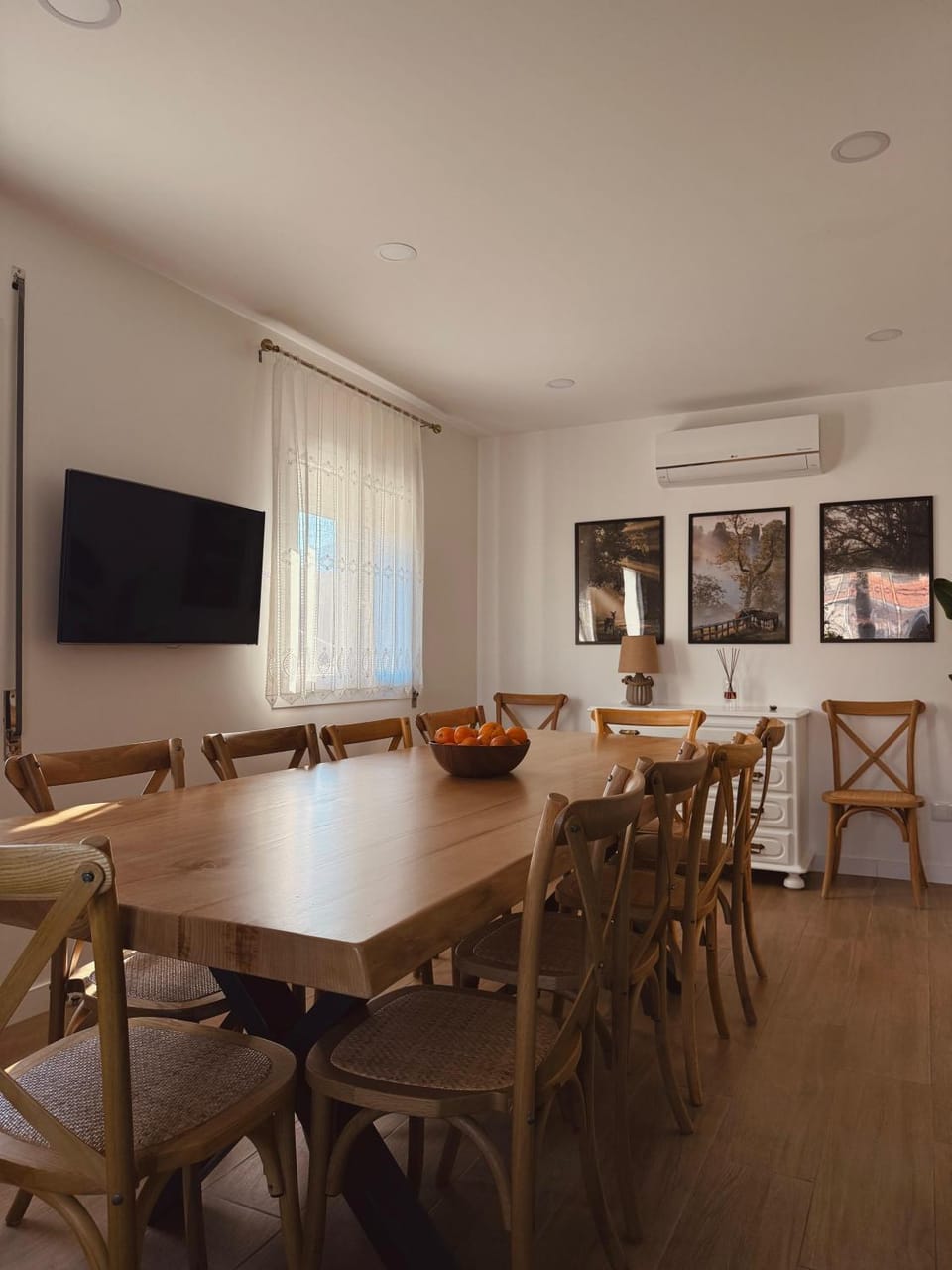 TV and multimedia, Living room, Dining area