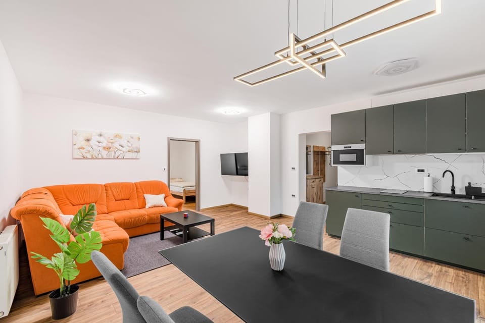 TV and multimedia, Kitchen or kitchenette, Living room, Dining area, kitchen