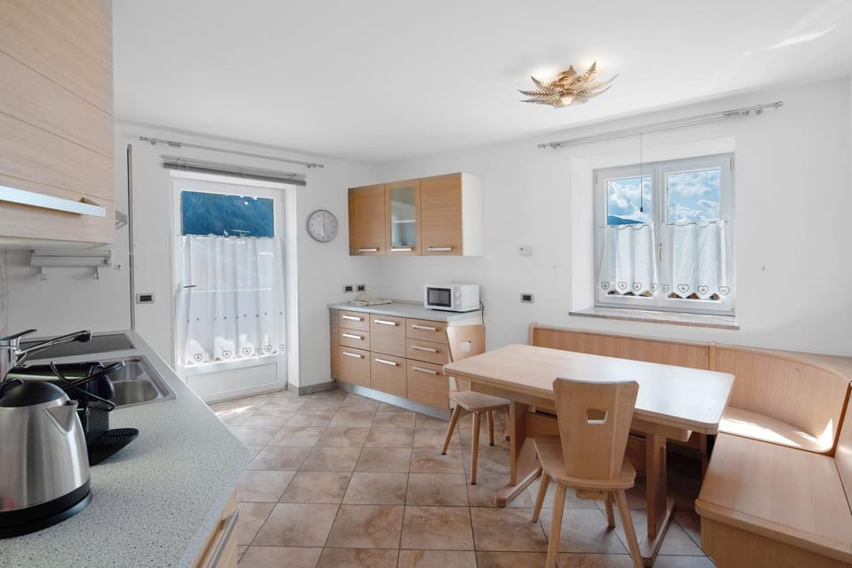 Property building, Kitchen or kitchenette, Living room
