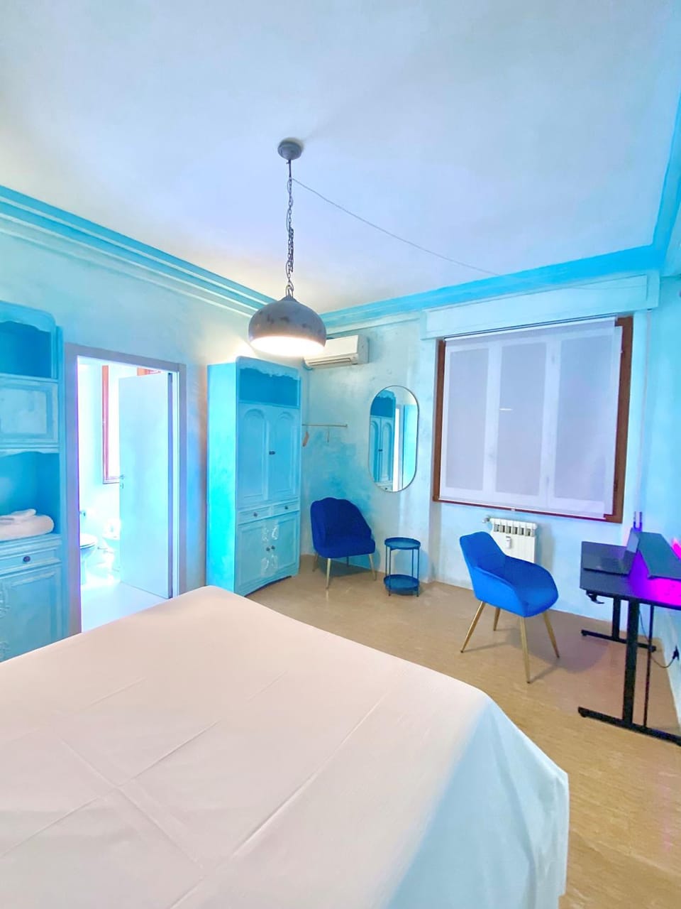 Photo of the whole room, Seating area, Bedroom