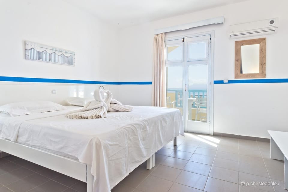 Bed, Photo of the whole room, Bedroom, towels, air conditioner