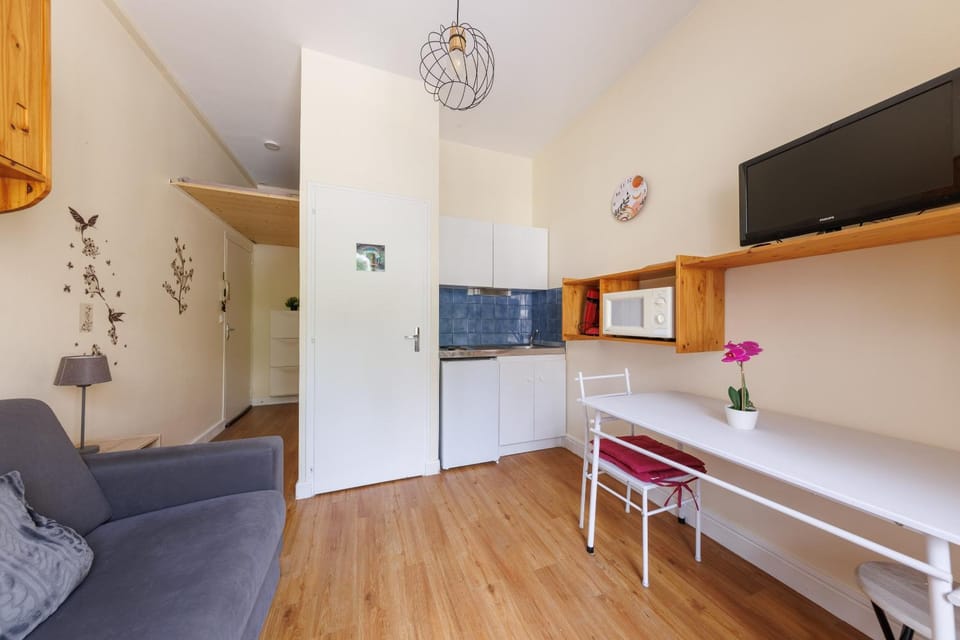 Kitchen or kitchenette, Living room, Dining area