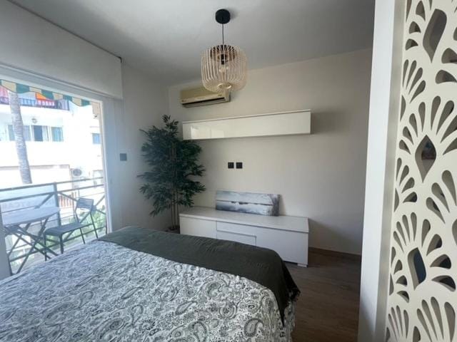 Bedroom, air conditioner