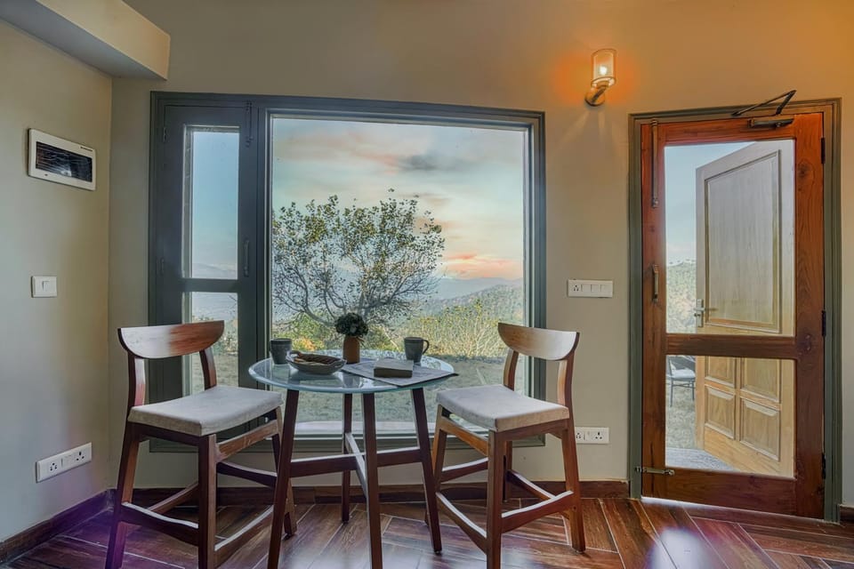 Seating area, Dining area