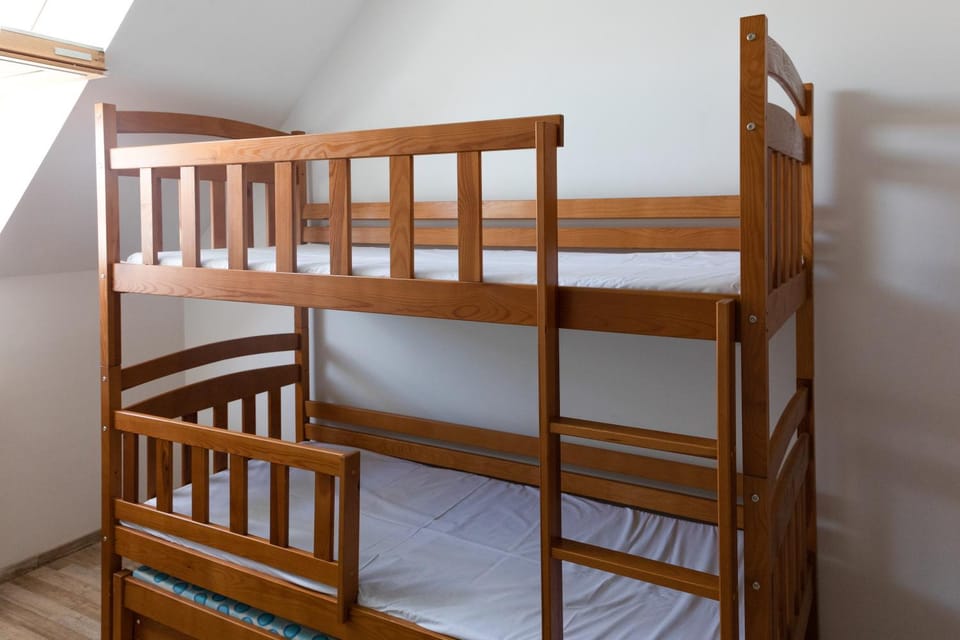 Bedroom, bunk bed