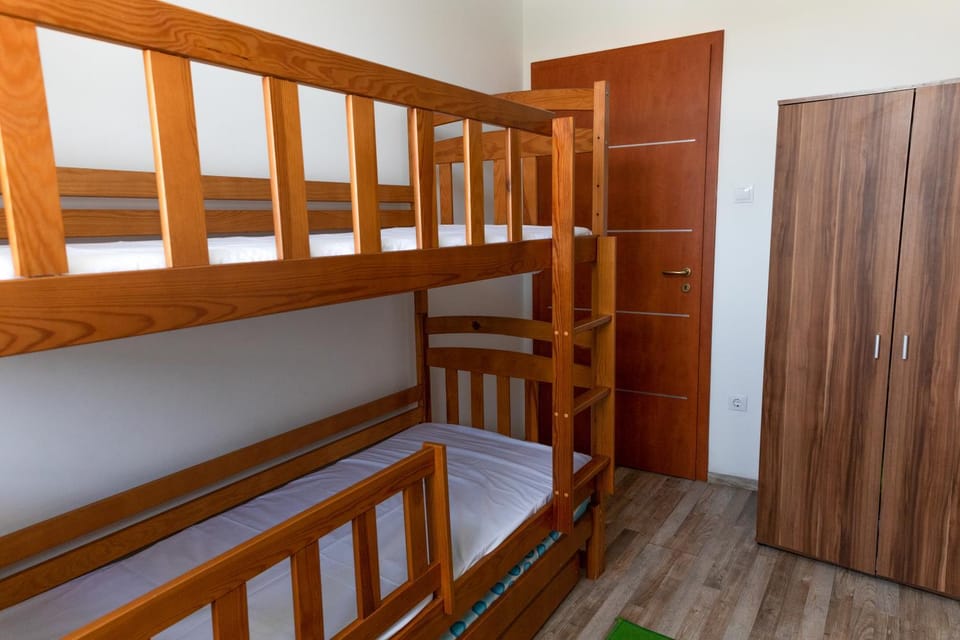 Bedroom, bunk bed