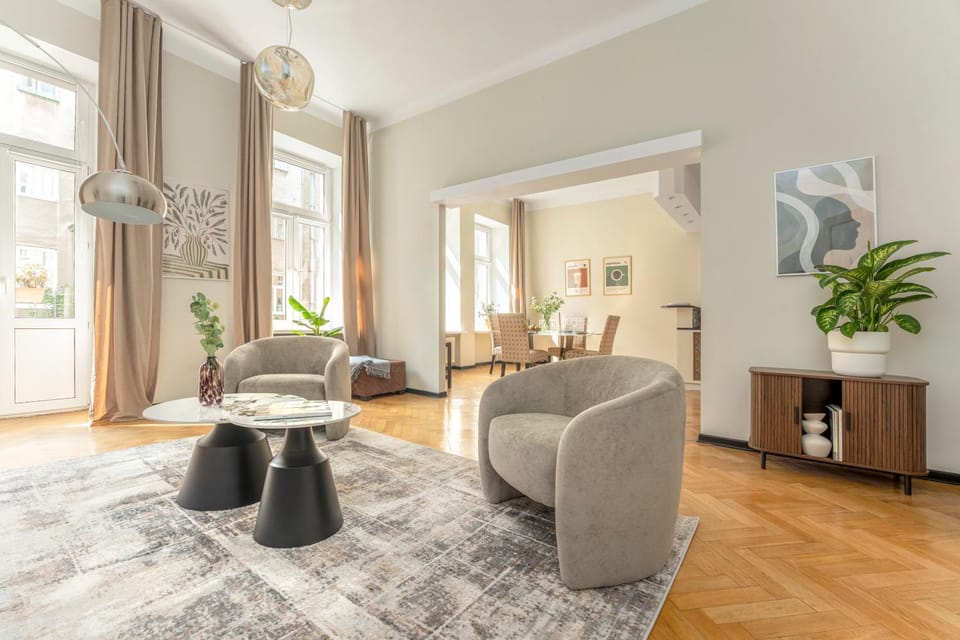 Living room, Seating area