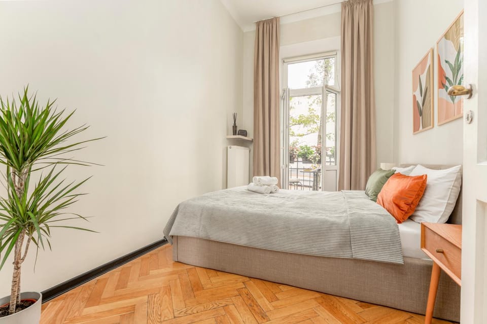 Bed, Balcony/Terrace, Photo of the whole room, Bedroom, towels