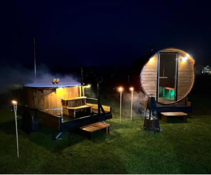 Hot Tub, Sauna