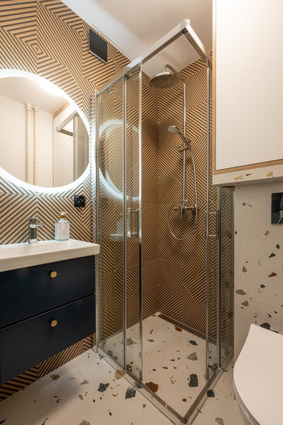 Shower, Toilet, Bathroom, washing machine