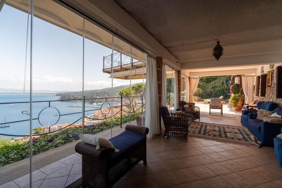 View (from property/room), Balcony/Terrace, Living room