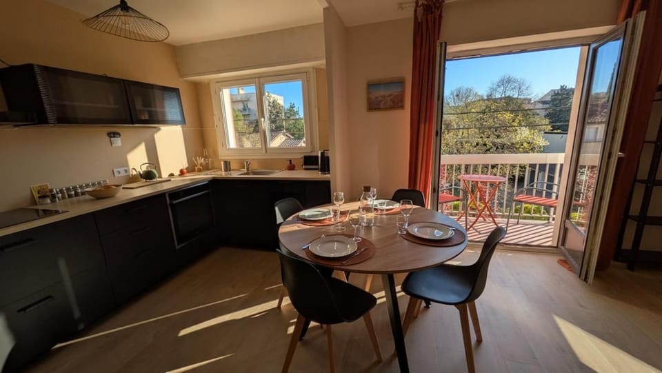 Balcony/Terrace, Kitchen or kitchenette, Dining area