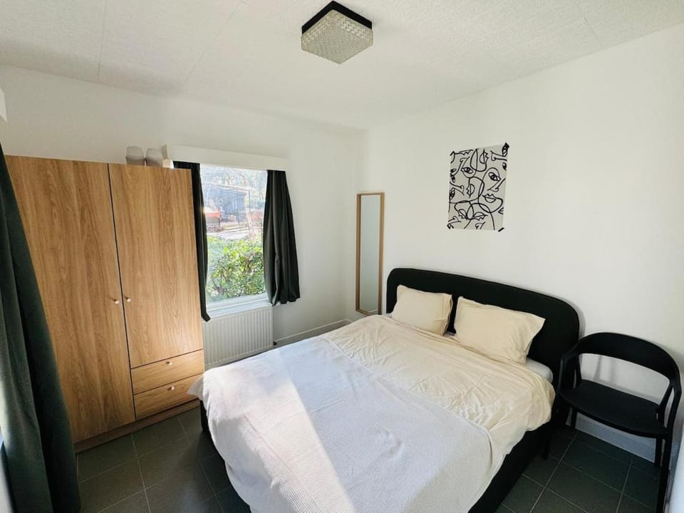 Bed, Photo of the whole room, Bedroom, wardrobe