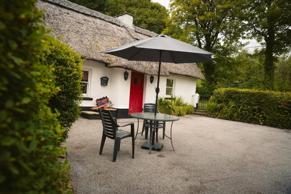 Longford Holiday Kitty Kiernan's Self Catering Thatch Cottage House in Longford