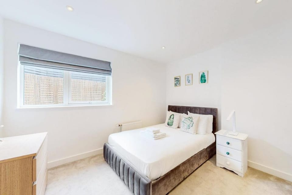 Family London Escape With Private Roof Top Terrace Apartment in London Borough of Southwark
