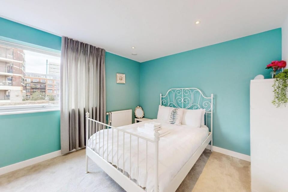 Family London Escape With Private Roof Top Terrace Apartment in London Borough of Southwark