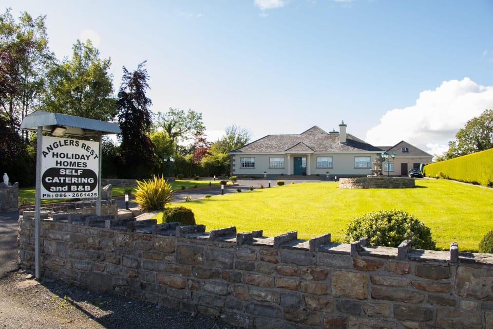 Room 1 - Anglers Rest Carrick Bed and Breakfast in Leitrim, Co. Leitrim, Ireland