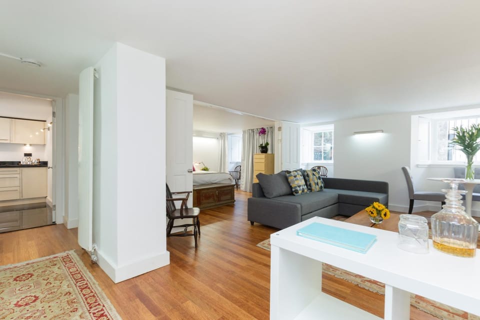 Living room, Photo of the whole room