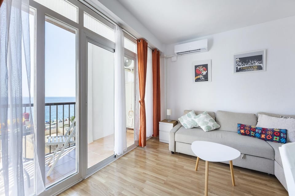 View (from property/room), Balcony/Terrace, Living room, Sea view, air conditioner