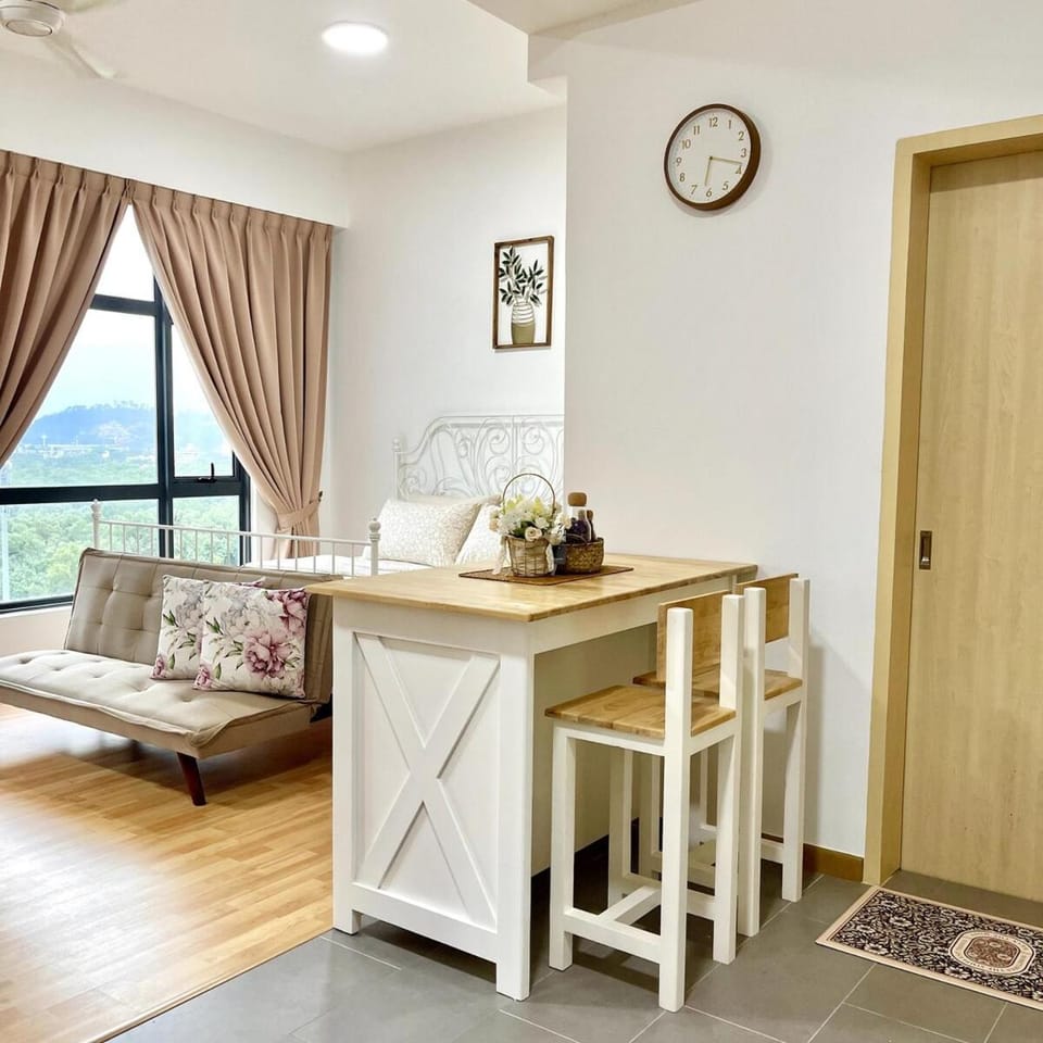 Dining area, City view