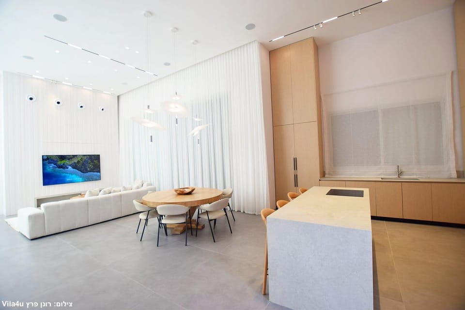 TV and multimedia, Kitchen or kitchenette, Seating area