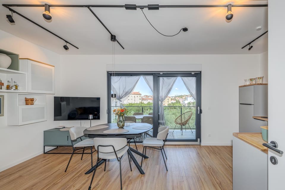 TV and multimedia, Dining area