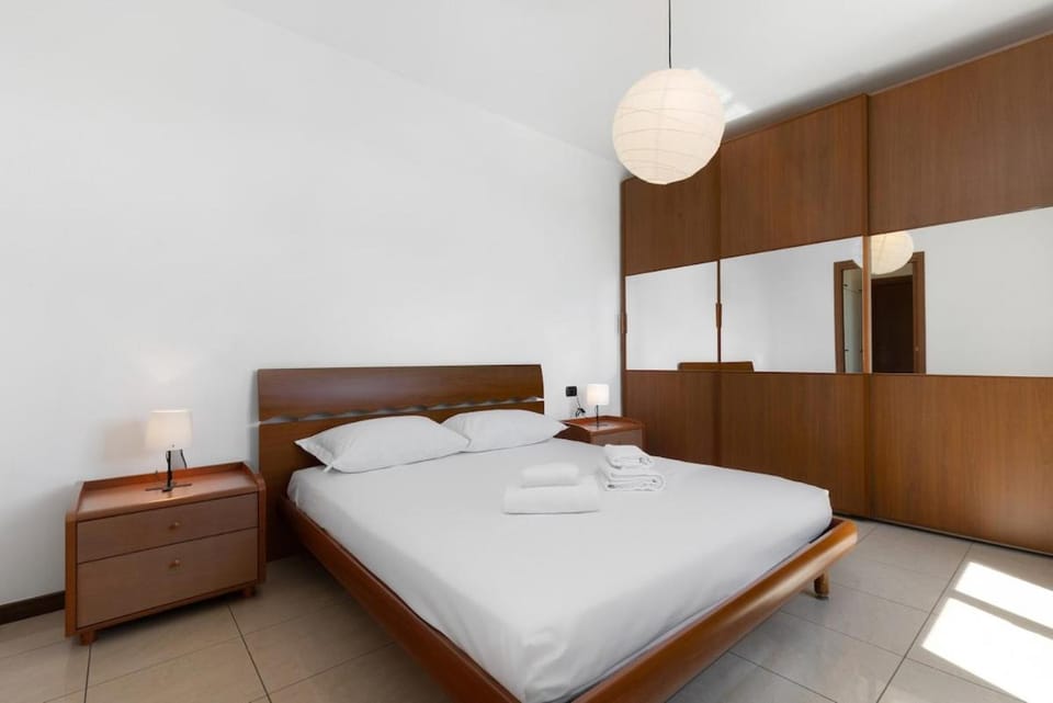 Elegant Terrace Flat Parking near Rho Fiera Mi Apartment in Milan