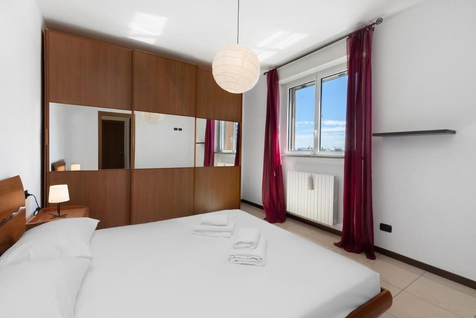 Elegant Terrace Flat Parking near Rho Fiera Mi Apartment in Milan