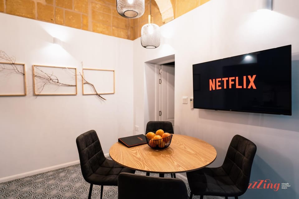 TV and multimedia, Dining area