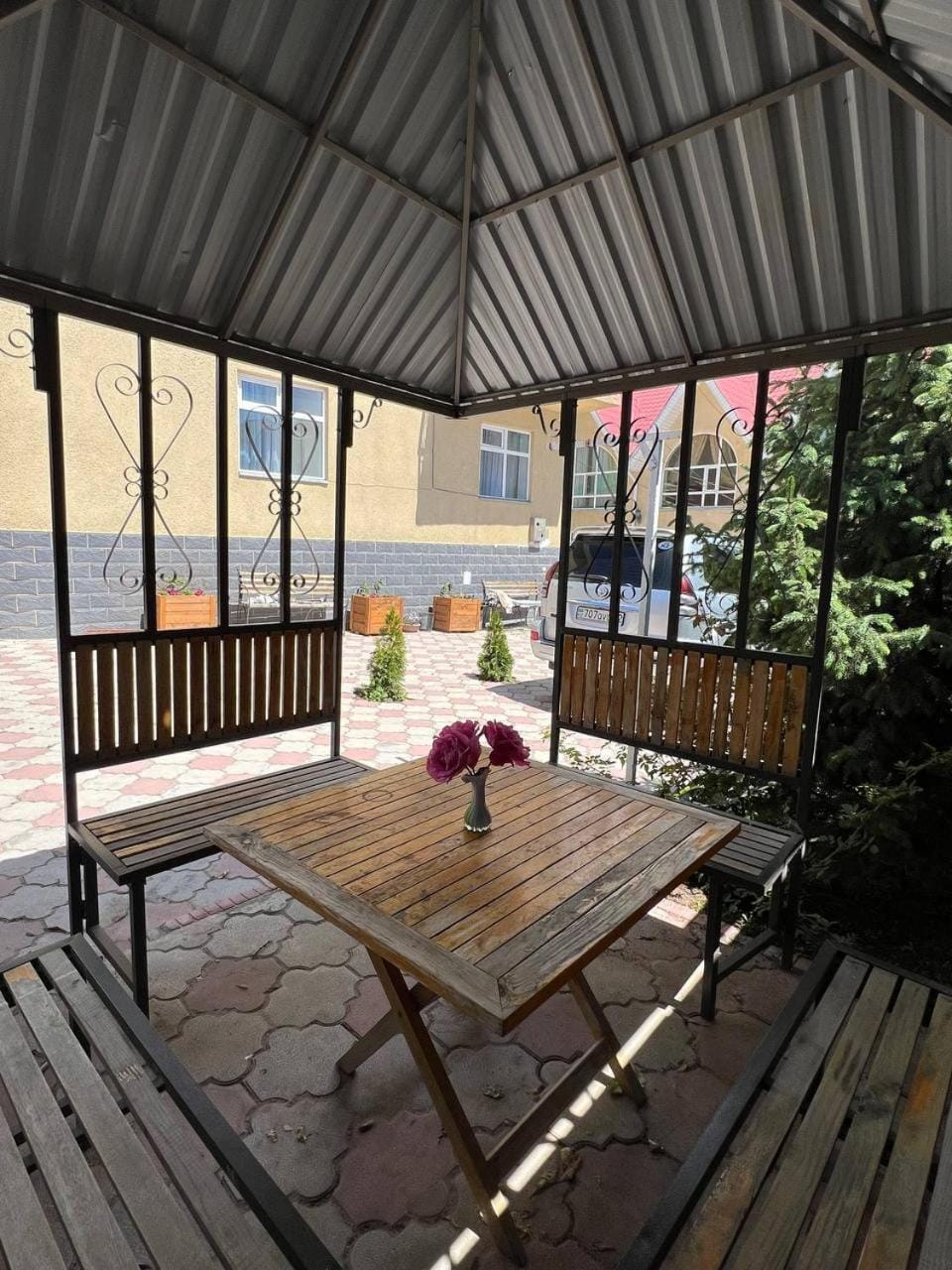Dining area, On site