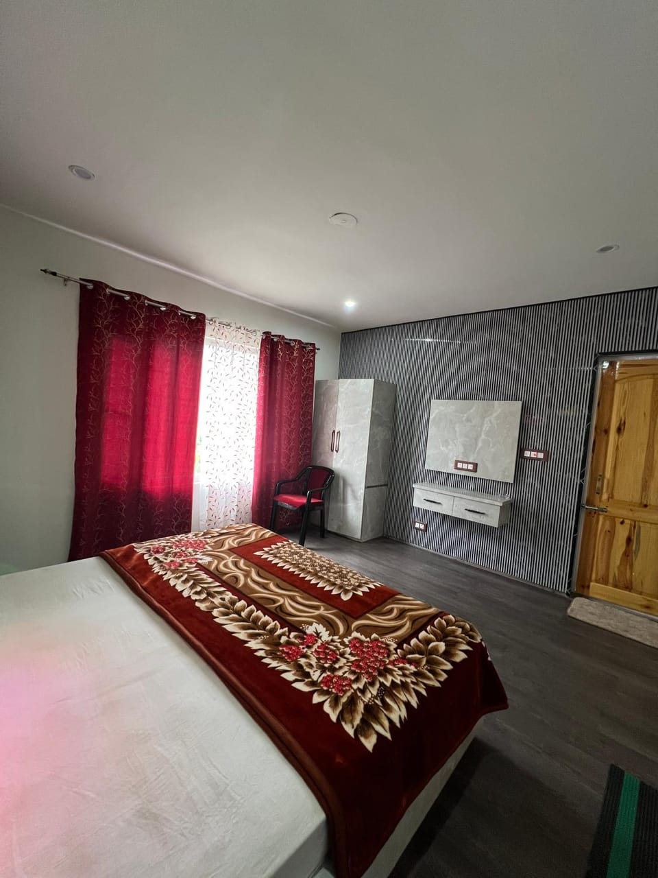 Photo of the whole room