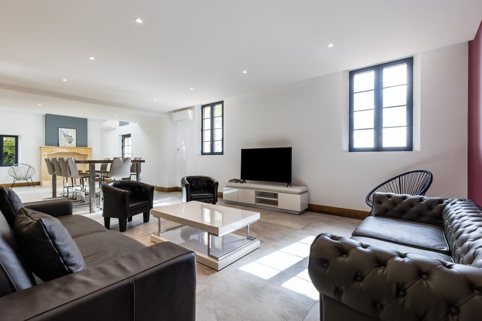 Property building, Living room