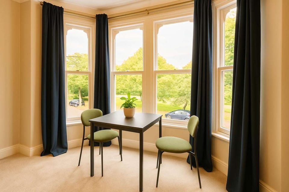 Central King Apartment - River View - Free Parking Apartment in Cardiff