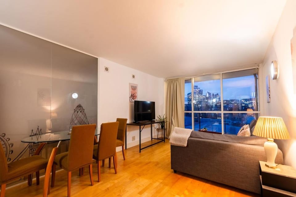 Communal lounge/ TV room, TV and multimedia, Living room, Evening entertainment