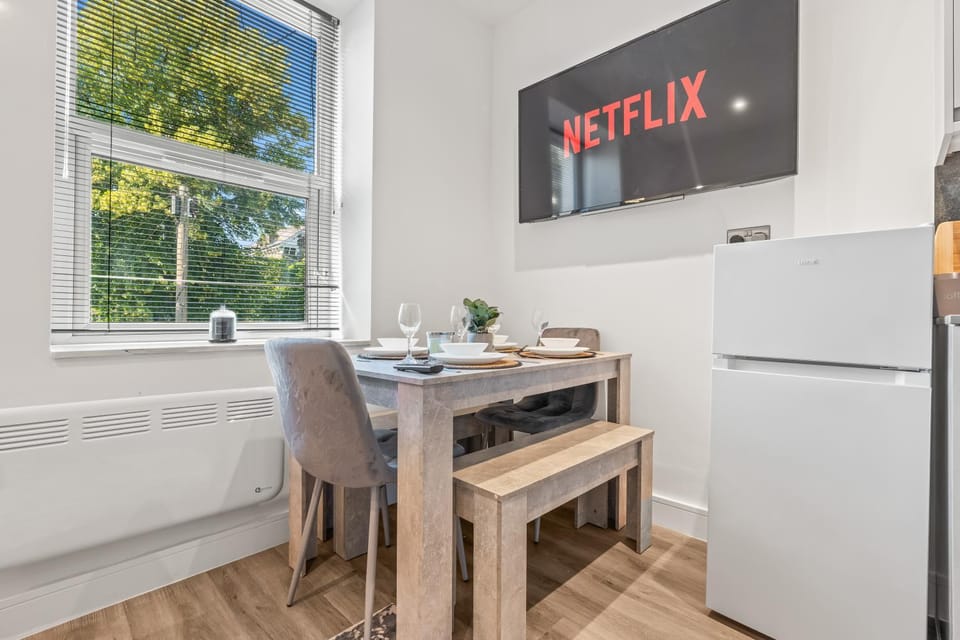 TV and multimedia, Kitchen or kitchenette, Dining area
