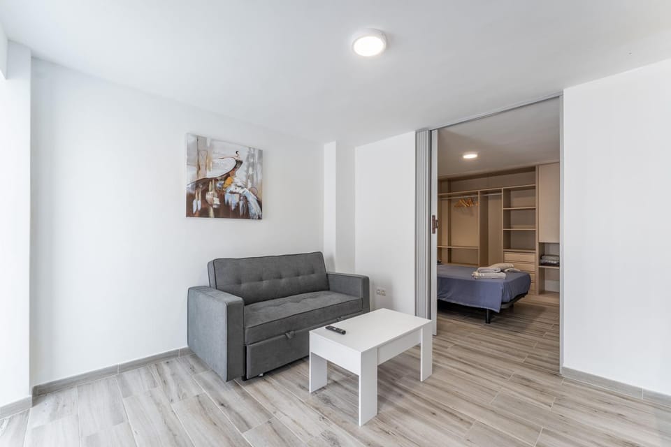 TV and multimedia, Living room, Seating area, Dining area, air conditioner