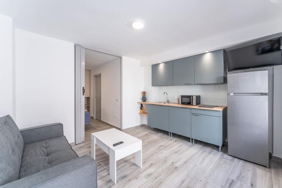 TV and multimedia, Coffee/tea facilities, Kitchen or kitchenette, Living room, Seating area, Dining area, microwave, stove, air conditioner