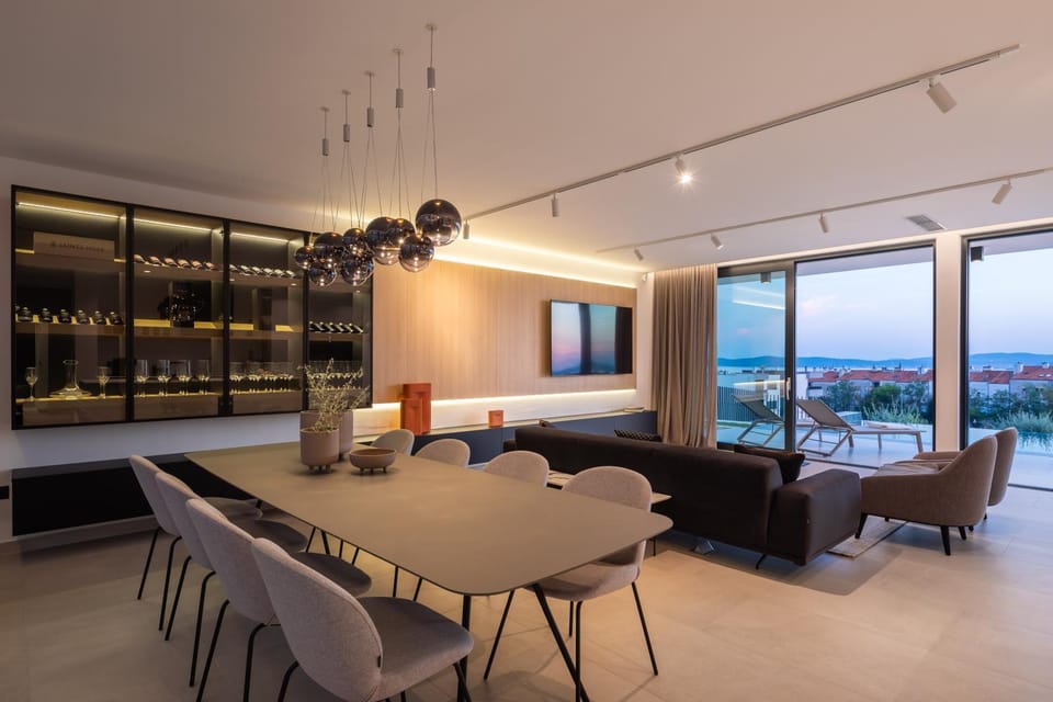 Living room, Dining area