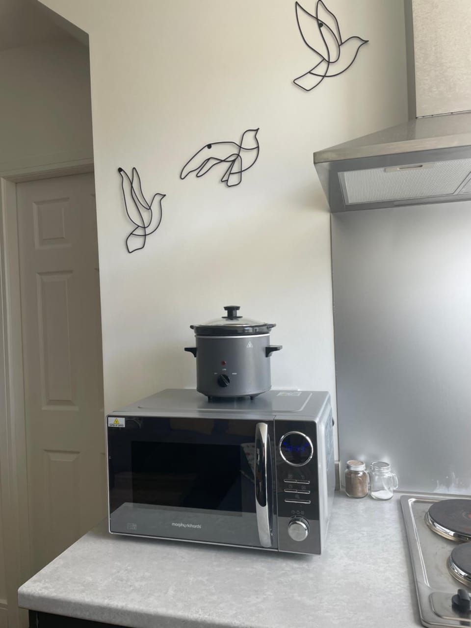 Kitchen or kitchenette, microwave, stove