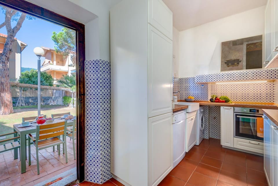Kitchen or kitchenette, kitchen