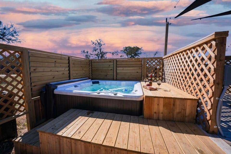 Contained In Gruene -River Edition- Hot Tub House in New Braunfels